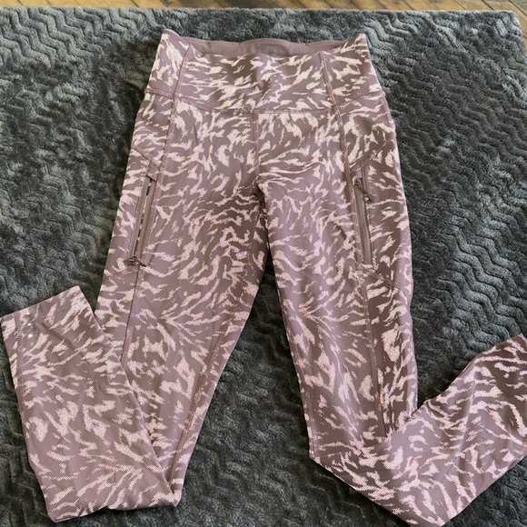 Athena Pants - Athelta Rainer print tight size extra extra small like new purple reflective